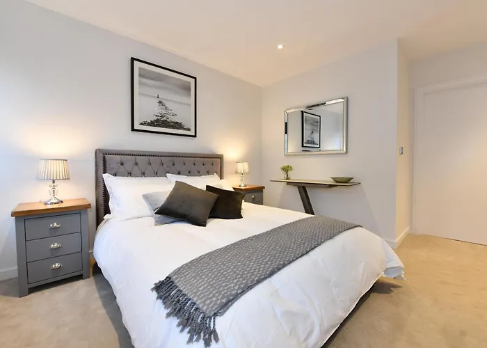 Two Bedroom Flat Central London